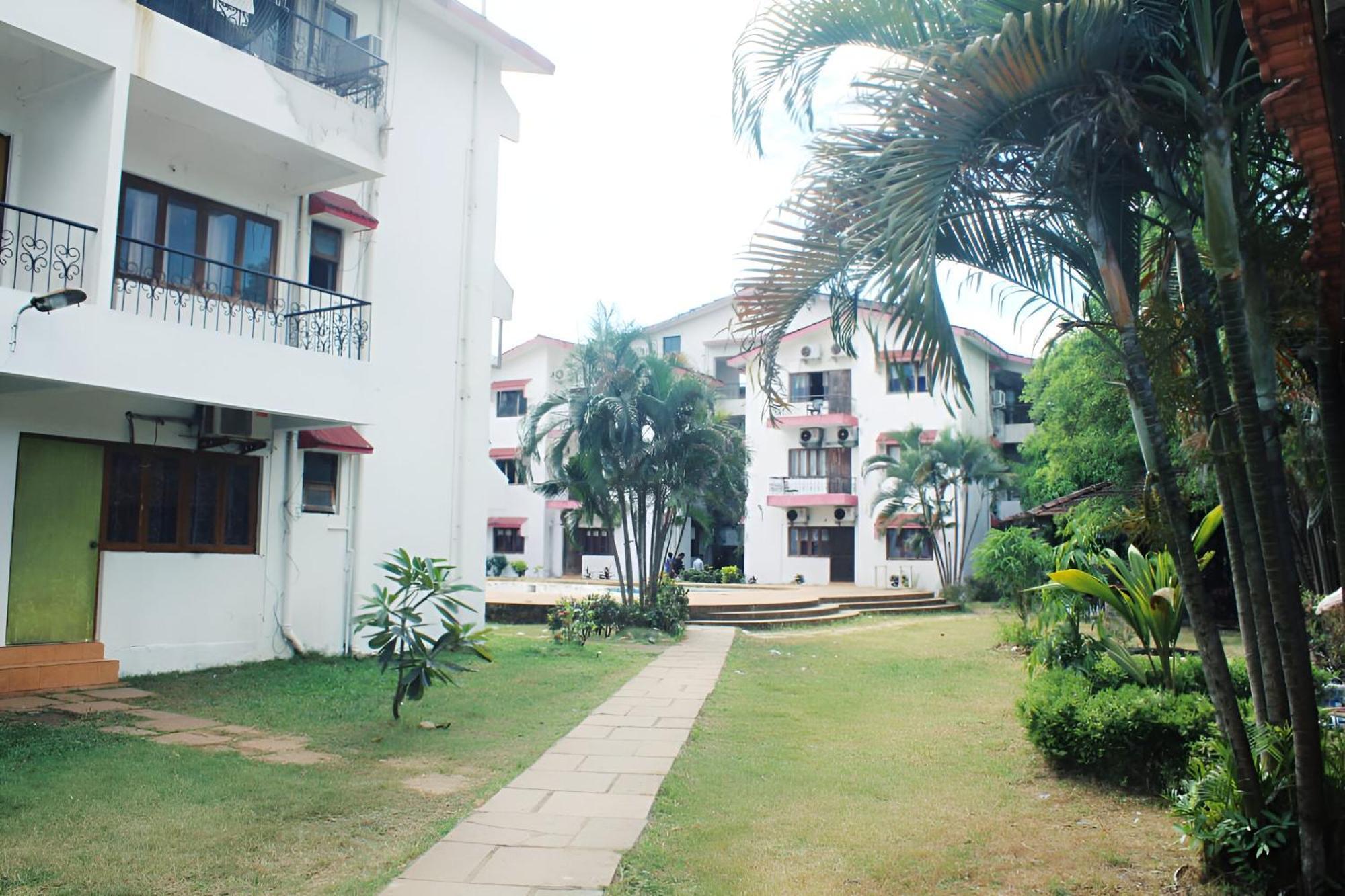 Ronne'S Little Baga Service Apartments Esterno foto