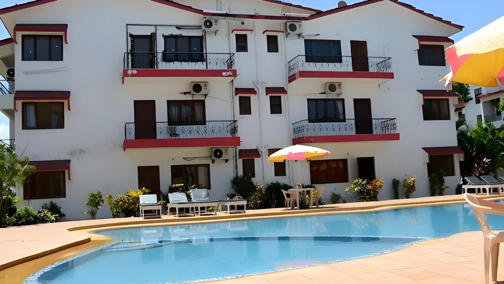 Ronne'S Little Baga Service Apartments Esterno foto