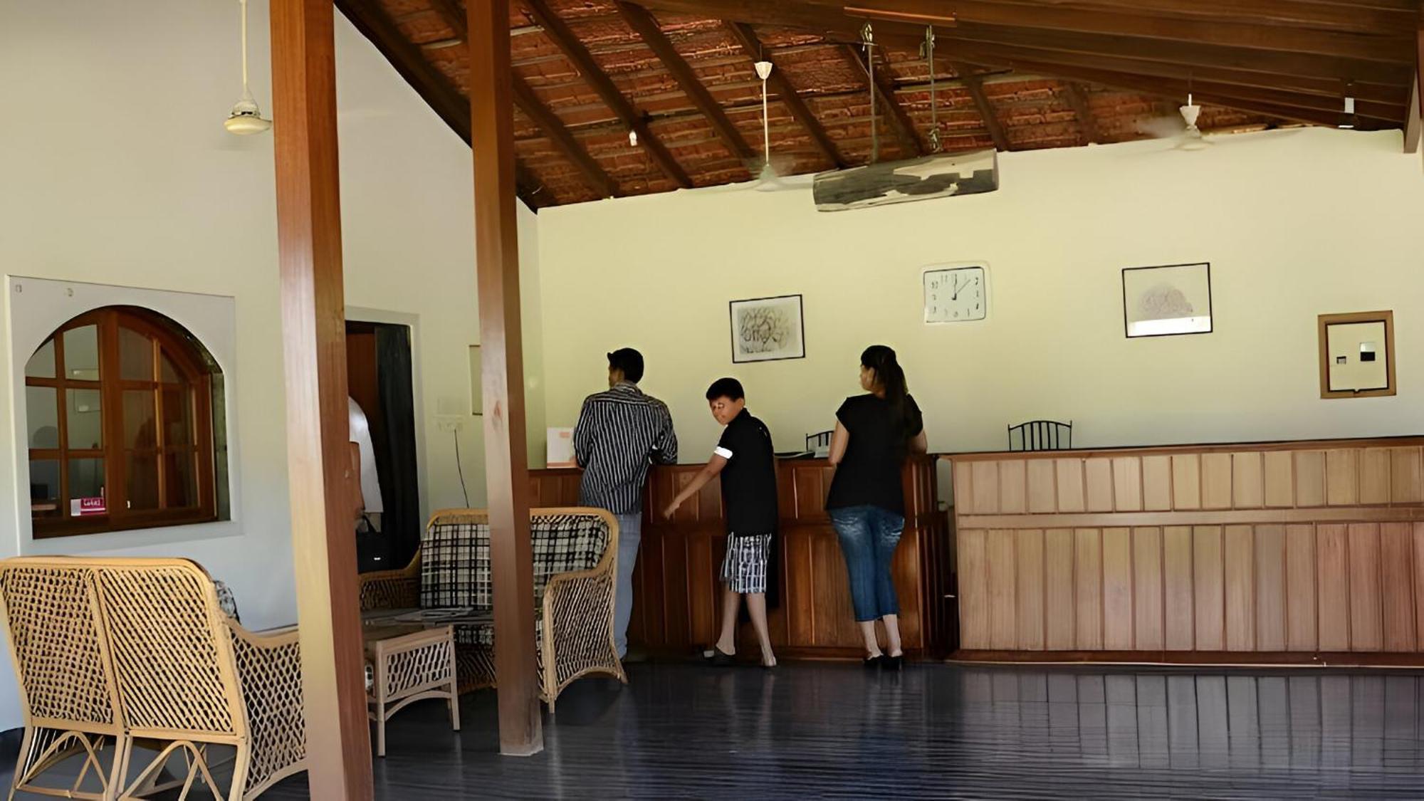 Ronne'S Little Baga Service Apartments Esterno foto