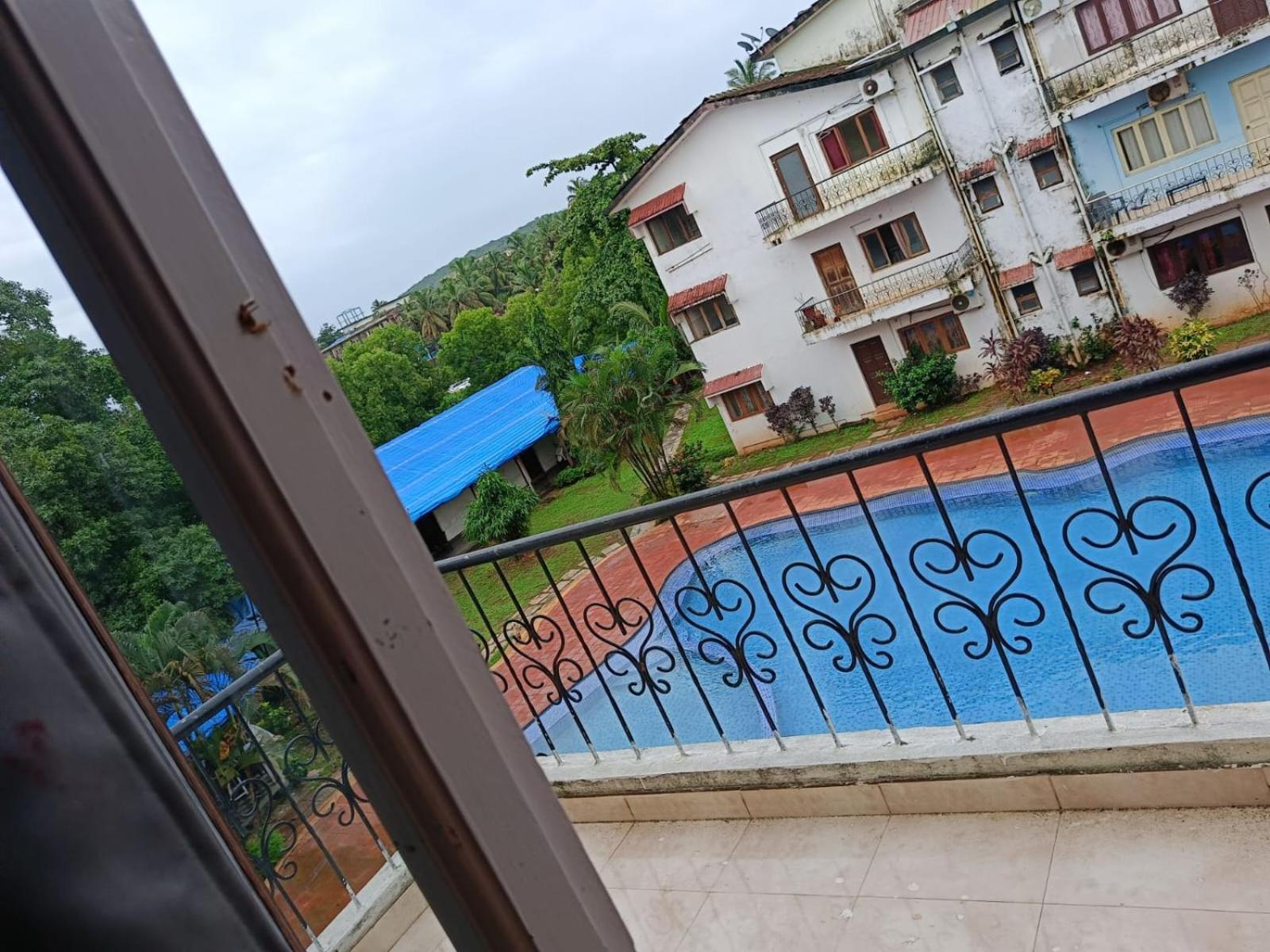 Ronne'S Little Baga Service Apartments Esterno foto