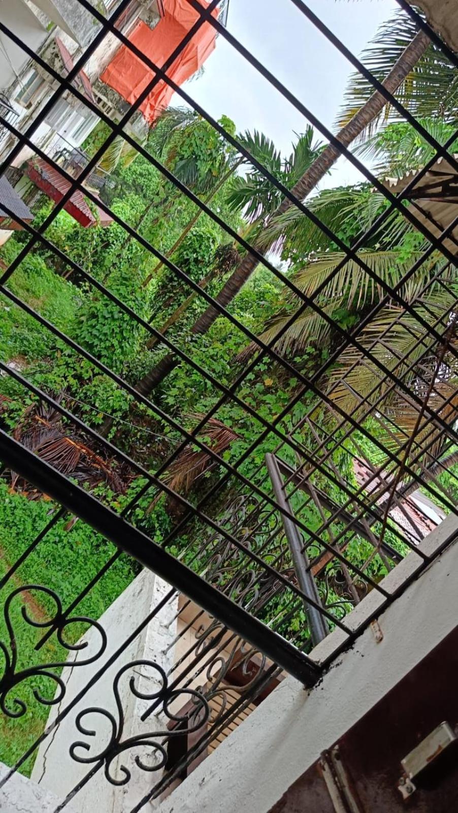 Ronne'S Little Baga Service Apartments Esterno foto