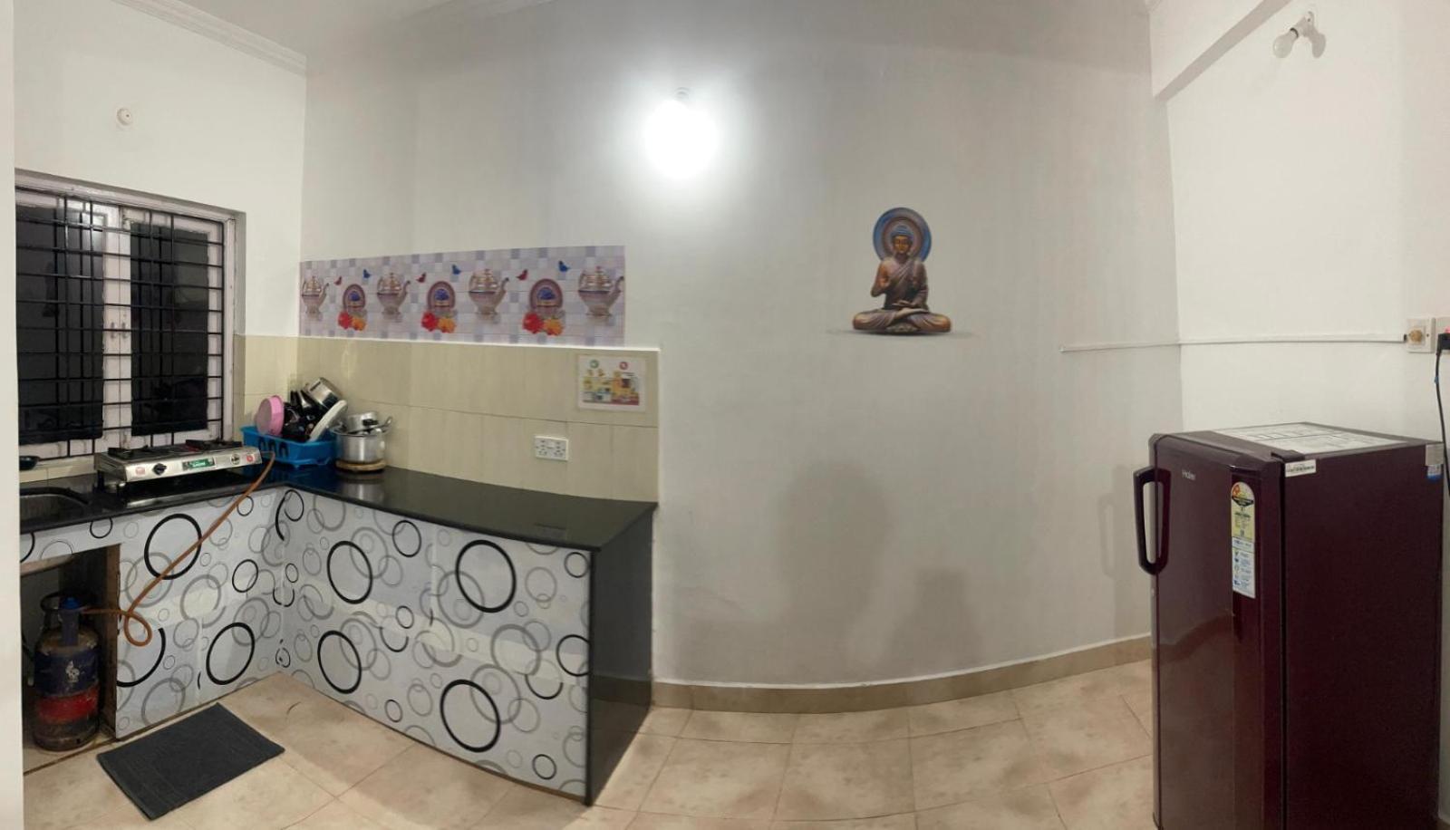 Ronne'S Little Baga Service Apartments Esterno foto